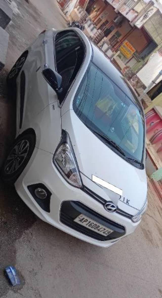 https://images10.gaadi.com/usedcar_image/4222332/original/processed_7789e3e8-a2b9-4289-9fb3-743e95032926.jpg?imwidth=6400