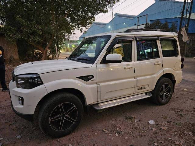 https://images10.gaadi.com/usedcar_image/4222337/original/cd389ce3ebf6440c8737aec82cf78532.jpg?imwidth=6401