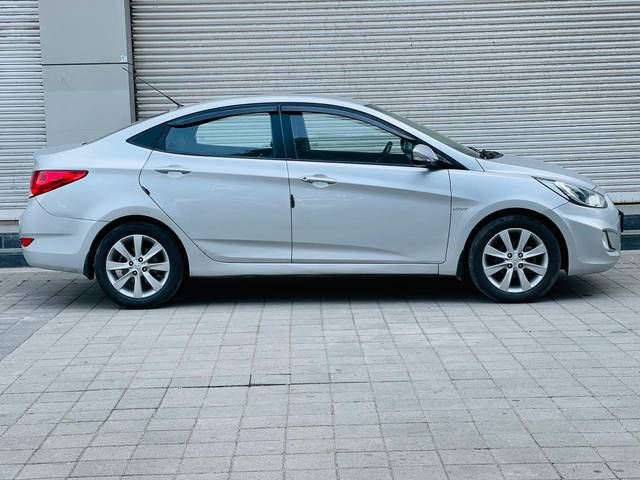 https://images10.gaadi.com/usedcar_image/4222340/original/4e696f10817747f566bd51cea3b66664.jpg?imwidth=6401