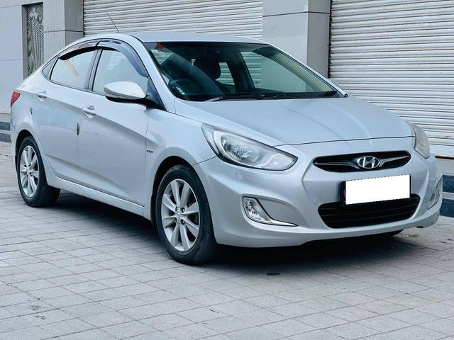 https://images10.gaadi.com/usedcar_image/4222340/original/processed_ea2aabf744e251c4909fb86de0f17183.jpg?imwidth=6400