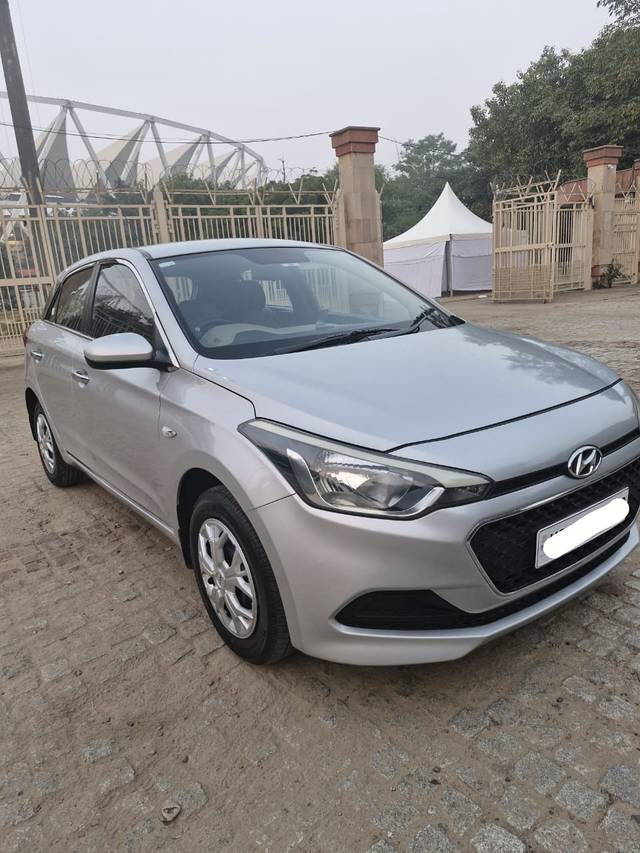 https://images10.gaadi.com/usedcar_image/4222357/original/8b0923fcc10cca7864b1ea8261d4f83e.jpg?imwidth=6400