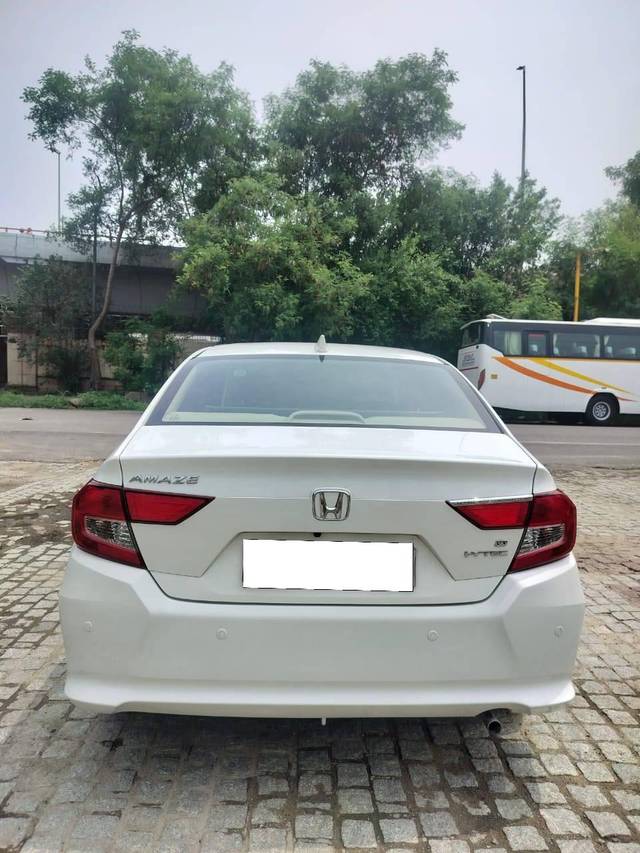 https://images10.gaadi.com/usedcar_image/4222380/original/processed_442e075bab1db1373aba78a11ae0bbaa.jpg?imwidth=6402