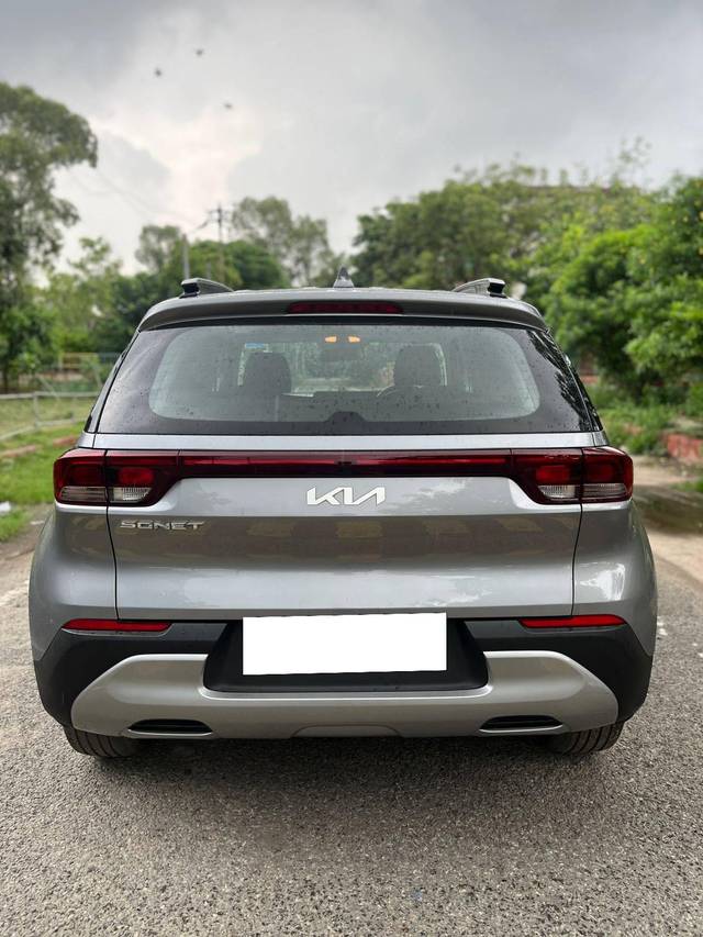 https://images10.gaadi.com/usedcar_image/4222393/original/processed_366107b9f89831e510307189be2de816.jpg?imwidth=6402