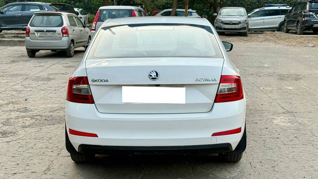 https://images10.gaadi.com/usedcar_image/4222402/original/processed_a92e98940b57f73873f86bb8d1b2f112.jpg?imwidth=6402