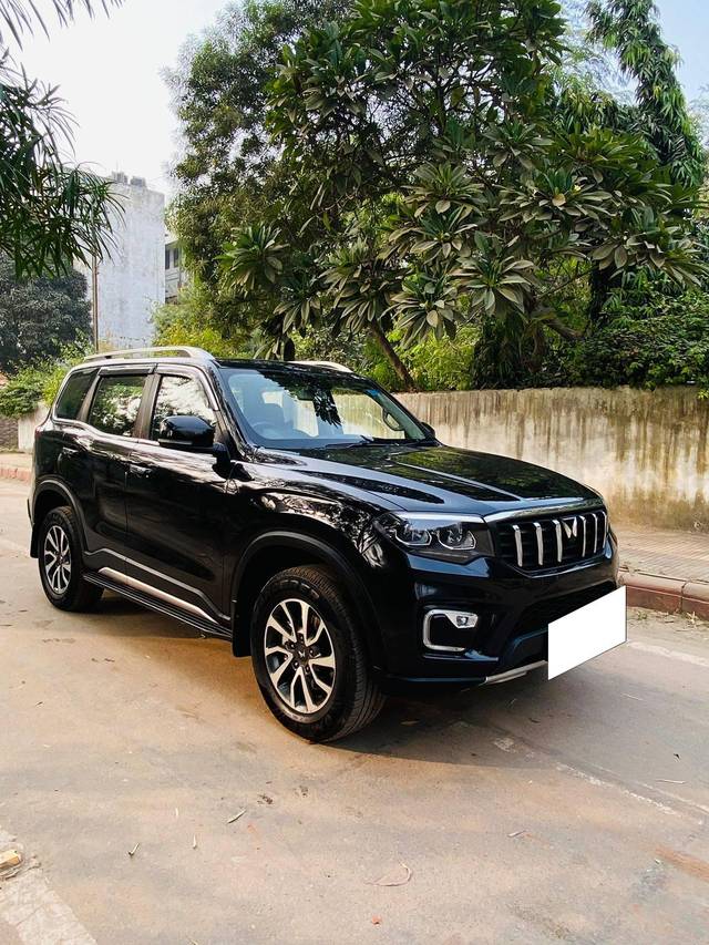 https://images10.gaadi.com/usedcar_image/4222444/original/processed_2884e88d05f133d45572b0bce4a35ace.jpg?imwidth=6400