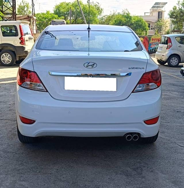 https://images10.gaadi.com/usedcar_image/4222465/original/processed_f33fcb88628a9782a08568e5faa70789.jpg?imwidth=6402