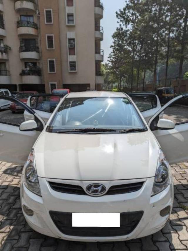 https://images10.gaadi.com/usedcar_image/4222507/original/processed_b4cc40e6-1747-4b52-a58a-0b0fcd69d352.jpg?imwidth=6402