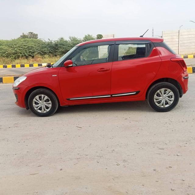 https://images10.gaadi.com/usedcar_image/4222508/original/processed_6aa0441af891648ffbef00ea198e0658.jpg?imwidth=6402