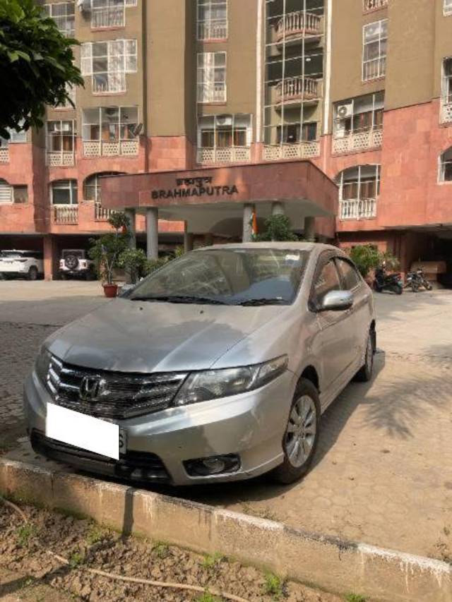 https://images10.gaadi.com/usedcar_image/4222540/original/processed_7f1048ff-38b4-438a-a6e0-90e43d79b405.jpg?imwidth=6400