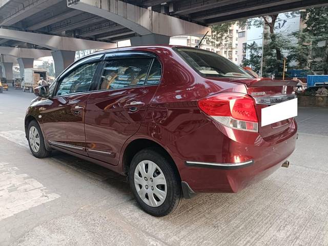 https://images10.gaadi.com/usedcar_image/4222660/original/processed_9201911c0143965790944e0321e45b33.jpeg?imwidth=6401