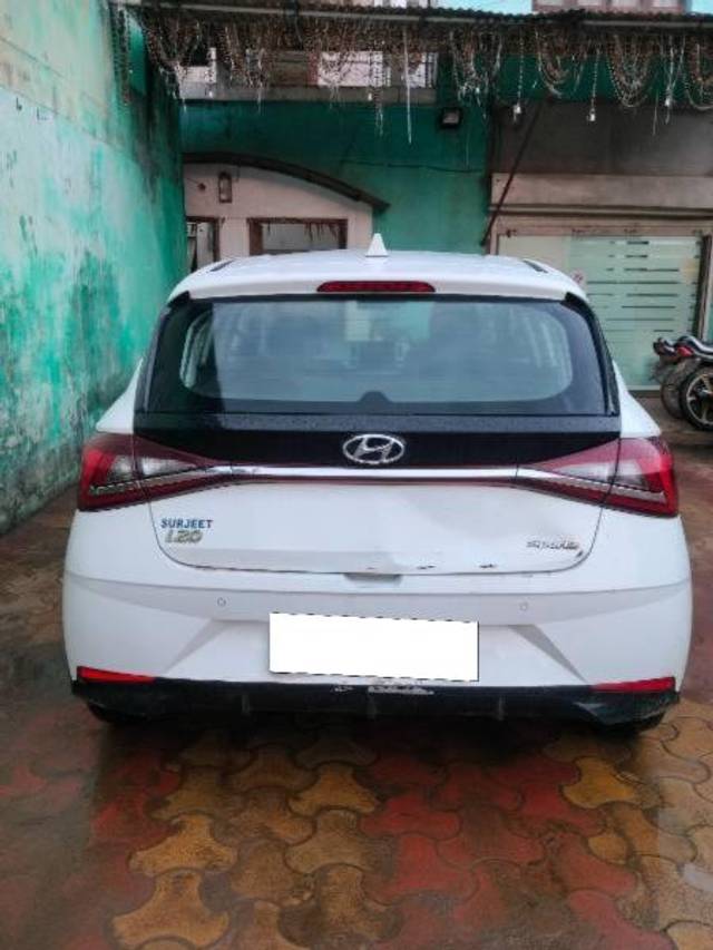 https://images10.gaadi.com/usedcar_image/4222752/original/processed_33f9538c-09da-44c0-98b6-849b468e0f02.jpg?imwidth=6402