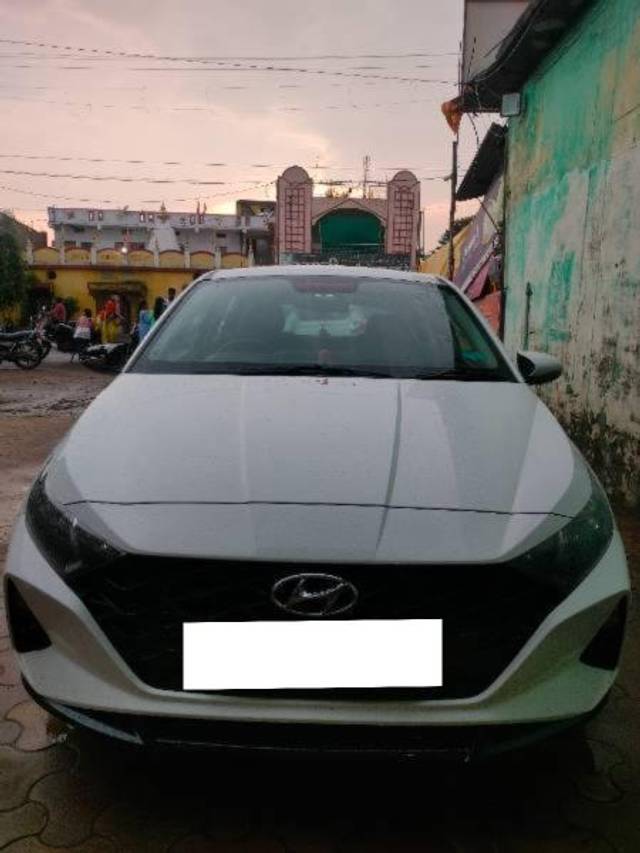 https://images10.gaadi.com/usedcar_image/4222752/original/processed_d481f739-d7da-4b81-ba86-b0857f5a4d12.jpg?imwidth=6400