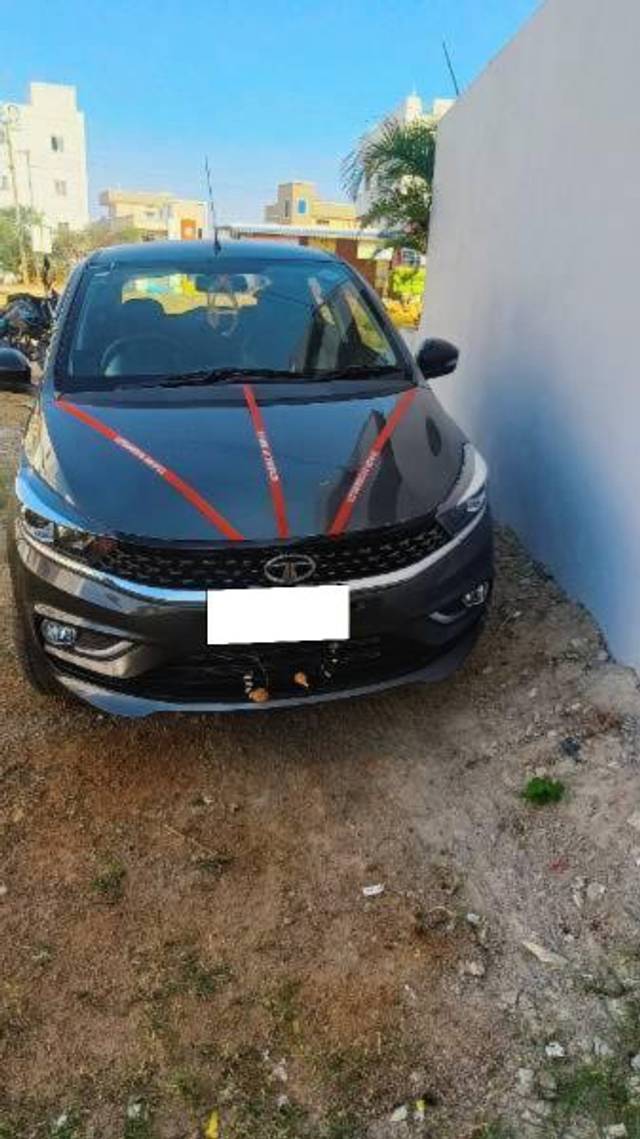 https://images10.gaadi.com/usedcar_image/4222759/original/processed_98b3e142-265d-416b-b314-1ea5f4892dc1.jpg?imwidth=6401