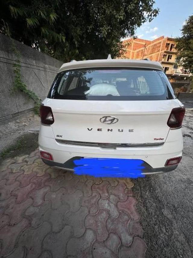 https://images10.gaadi.com/usedcar_image/4222774/original/processed_0ab0f332-5854-4b4d-acdd-6eac1a31f0ff.jpeg?imwidth=6402