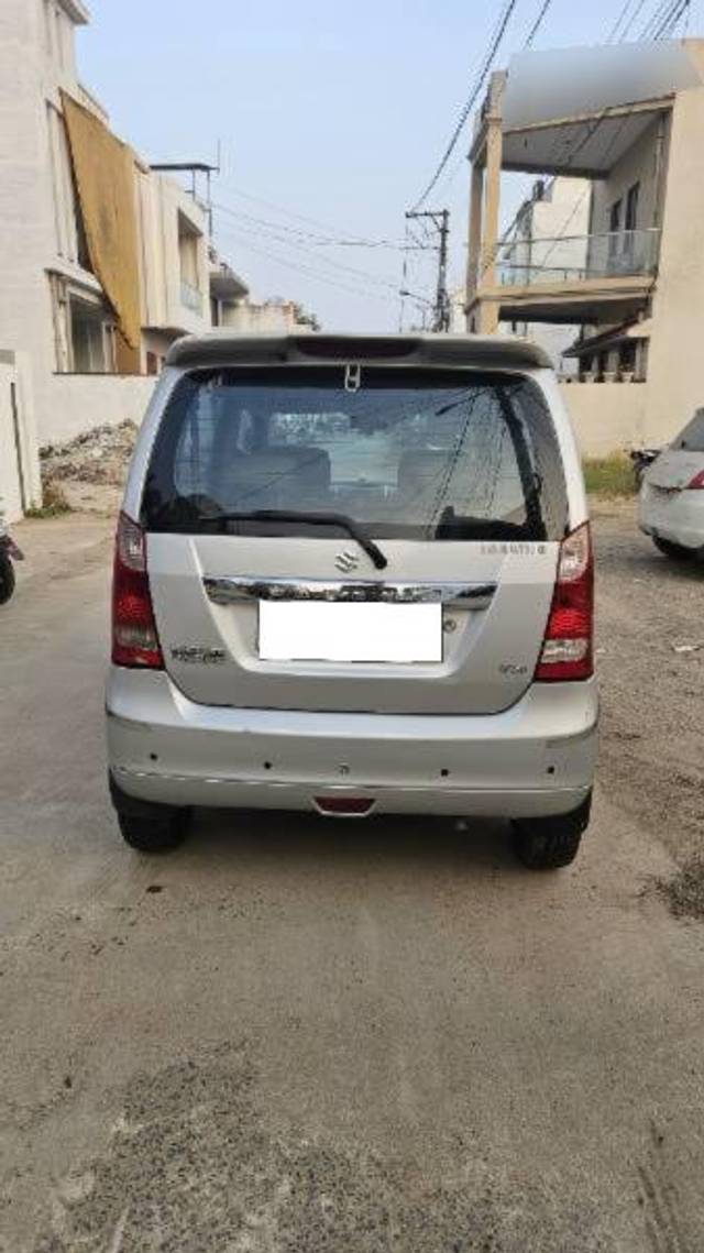 https://images10.gaadi.com/usedcar_image/4222862/original/processed_2092fc4a-b091-45d6-905e-4c86c02f348a.jpg?imwidth=6401