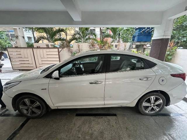 https://images10.gaadi.com/usedcar_image/4222874/original/processed_67a7b2e7-cbdb-49ef-83b2-cc19b6e4a63b.jpeg?imwidth=6402