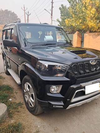 Mahindra Scorpio 2014-2022 Mahindra Scorpio S5