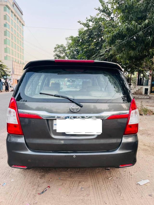 https://images10.gaadi.com/usedcar_image/4223026/original/processed_19eb1e00840351963d10e7e9f0db5fde.jpg?imwidth=6402