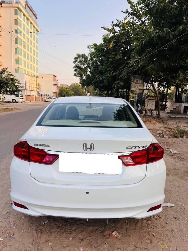 https://images10.gaadi.com/usedcar_image/4223027/original/processed_a84a772d67c9340b17ad48be7f17bc40.jpg?imwidth=6401