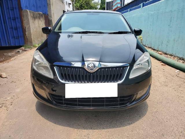 https://images10.gaadi.com/usedcar_image/4223065/original/processed_b8c9810ac91e4a04543cf4fed78c7b79.jpg?imwidth=6402