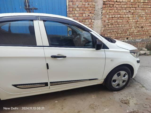 https://images10.gaadi.com/usedcar_image/4223131/original/dfb0494371d0447057e897e886823019.jpg?imwidth=6401