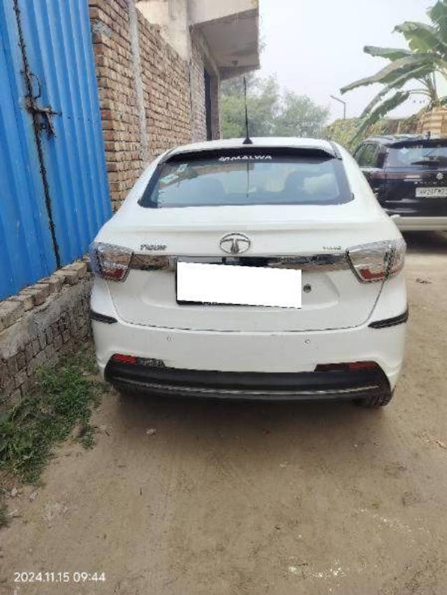 https://images10.gaadi.com/usedcar_image/4223131/original/e20922afec2c38bfd952a5b25f29f59d.jpg?imwidth=6402