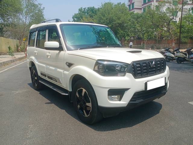 https://images10.gaadi.com/usedcar_image/4223146/original/processed_1398afef3d16dcc7d8194ebce55c9b65.jpg?imwidth=6400