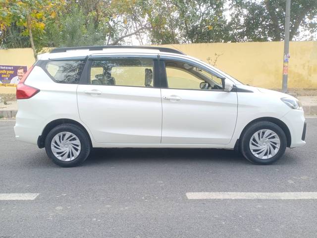 https://images10.gaadi.com/usedcar_image/4223163/original/processed_c78ee62227c60650fc2aed7f422f0032.jpg?imwidth=6401