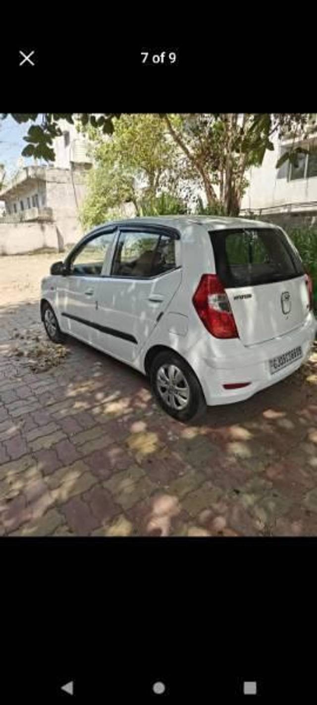 https://images10.gaadi.com/usedcar_image/4223165/original/processed_b3a08d38-0dba-412c-9172-22f1380ca98b.jpg?imwidth=6401