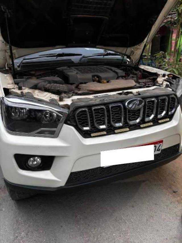 https://images10.gaadi.com/usedcar_image/4223201/original/processed_0391ce3d-29c6-4acd-ad9e-7ddf0946d931.jpeg?imwidth=6402