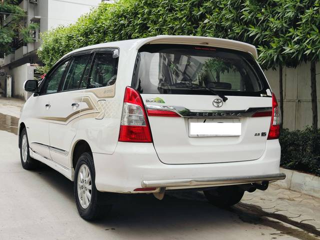 https://images10.gaadi.com/usedcar_image/4223243/original/processed_13128ab0221bc9f43bbe7e9c872100b3.jpg?imwidth=6402