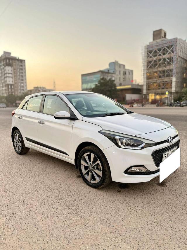 https://images10.gaadi.com/usedcar_image/4223256/original/processed_1f14ae76fd4b382d4d73c7e14d26e85f.jpg?imwidth=6400