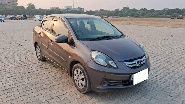 https://images10.gaadi.com/usedcar_image/4223293/original/processed_9d8854ccb2318366716efa1ef33dc5cd.jpg?imwidth=6400