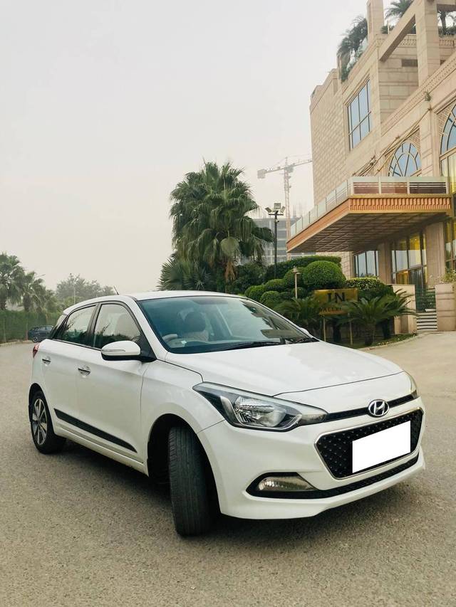 https://images10.gaadi.com/usedcar_image/4223302/original/processed_1f7389f4e185ba532c334991b189273f.jpg?imwidth=6400