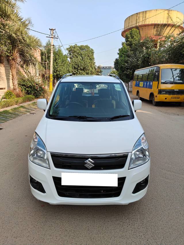 https://images10.gaadi.com/usedcar_image/4223313/original/processed_18a65a21e6cbe2820be47b99c6f855f6.jpg?imwidth=6400