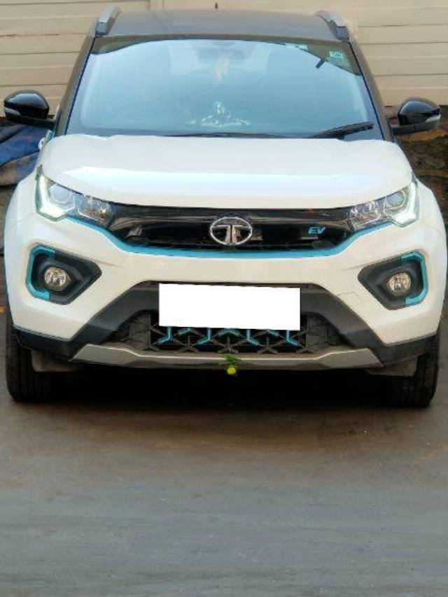 https://images10.gaadi.com/usedcar_image/4223353/original/f4c15e9ce85f9cb7d1e156ff6be0ce2b.jpg?imwidth=6400