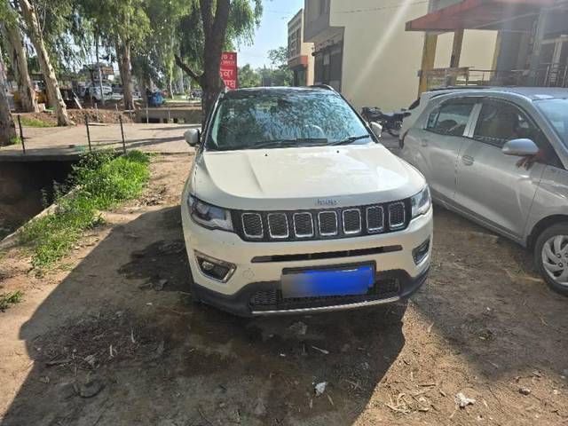 https://images10.gaadi.com/usedcar_image/4223372/original/processed_d49c4a5f-846c-48ca-8176-5c733bfbddaa.jpg?imwidth=6401