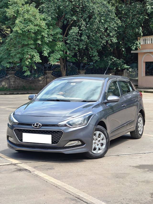 https://images10.gaadi.com/usedcar_image/4223374/original/processed_3f5aa88304799d369b5cb49ad0537652.jpeg?imwidth=6400