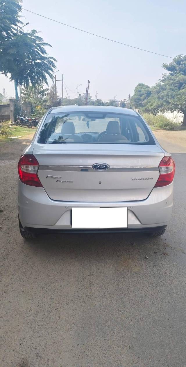 https://images10.gaadi.com/usedcar_image/4223457/original/processed_5d0f5d0a377a26f4cf91bb0b62987ec8.jpg?imwidth=6401