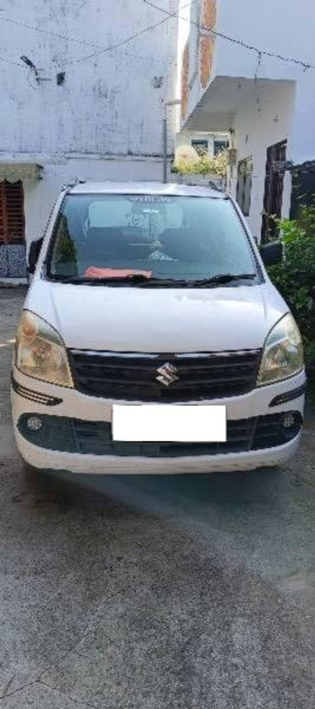 https://images10.gaadi.com/usedcar_image/4223470/original/processed_2f215960-a505-4cd7-a4bf-b1bdc4e578f6.jpg?imwidth=6400