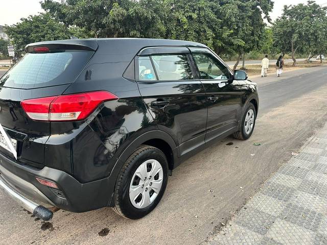 https://images10.gaadi.com/usedcar_image/4223582/original/processed_a99aff8b8f167e3315bd79634086f762.jpg?imwidth=6402