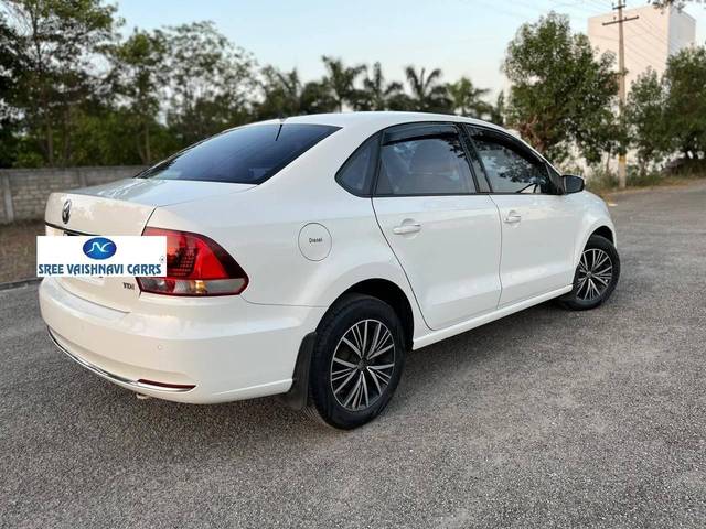 https://images10.gaadi.com/usedcar_image/4223613/original/processed_7fb0f03aaefae305623be9059b09b824.jpeg?imwidth=6402