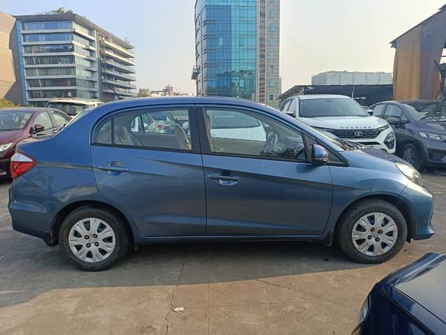 https://images10.gaadi.com/usedcar_image/4223659/original/2502ca05a2012b1038637c05867c29bf.jpg?imwidth=6401