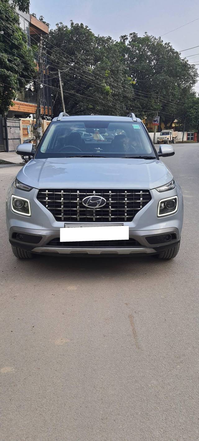 https://images10.gaadi.com/usedcar_image/4223670/original/processed_c78b83efaa2e9e09f6ad3d2075eb3c67.jpg?imwidth=6402