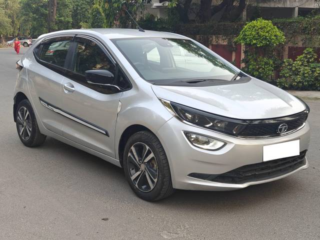 https://images10.gaadi.com/usedcar_image/4223703/original/processed_c56421f4ed62bbc661a08f4fcda083a3.jpg?imwidth=6400