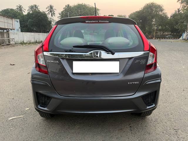 https://images10.gaadi.com/usedcar_image/4223710/original/processed_0cf4e56acb14a288a8331573fcb84d21.jpg?imwidth=6402