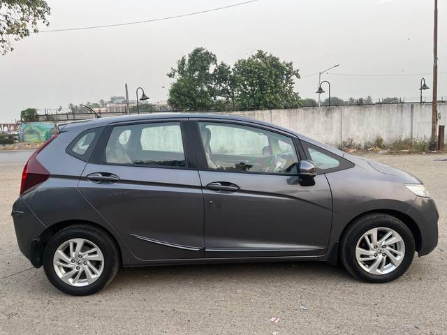 https://images10.gaadi.com/usedcar_image/4223710/original/processed_95d67e5a37ef28d26c5b190a9834fb06.jpg?imwidth=6401