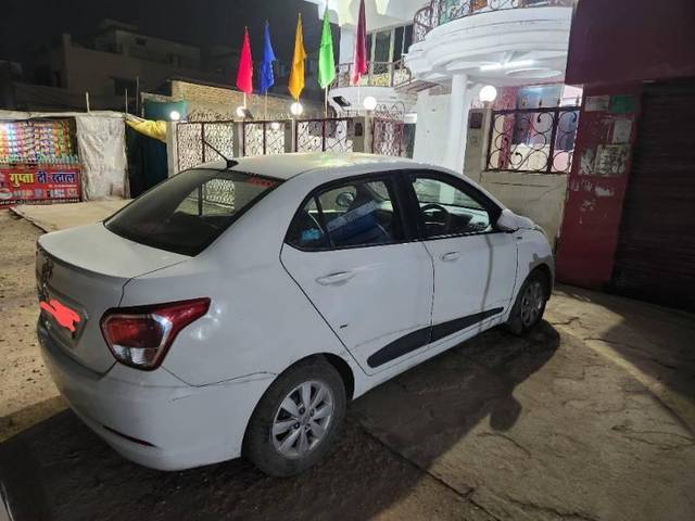 https://images10.gaadi.com/usedcar_image/4223782/original/processed_5460972c-af4e-4372-b2d8-f575e2c9717c.jpg?imwidth=6401