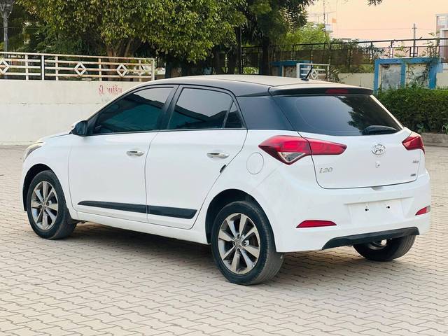 https://images10.gaadi.com/usedcar_image/4223794/original/processed_387e957b77ae4161095252181740948b.jpg?imwidth=6402