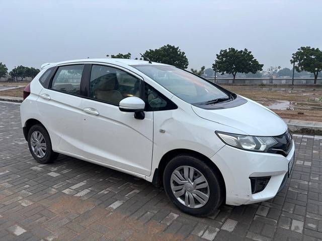 https://images10.gaadi.com/usedcar_image/4223817/original/f6ebea442dc77e5c082db394ae8ccd61.jpg?imwidth=6400